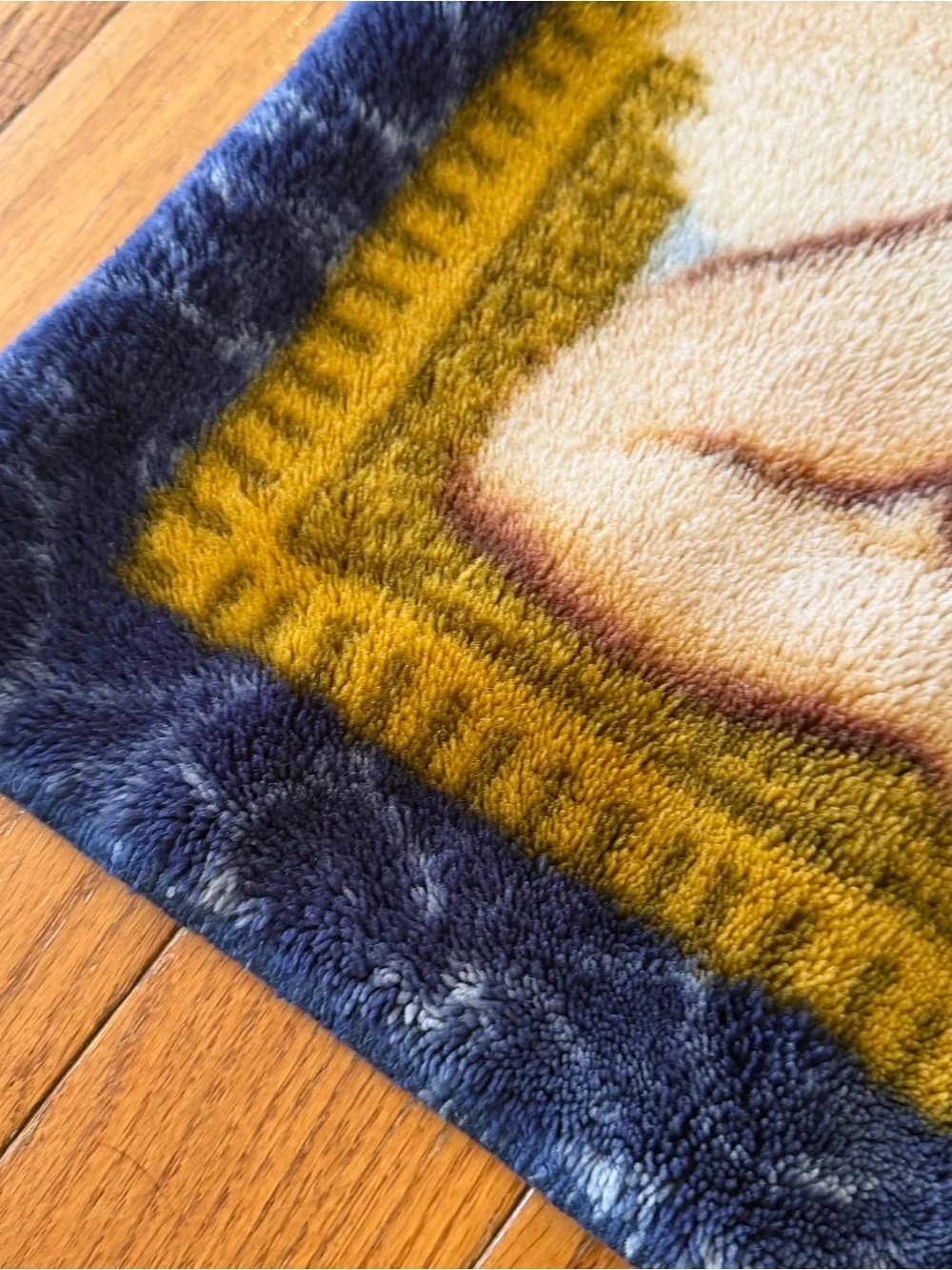 Vintage cherub bath mat
